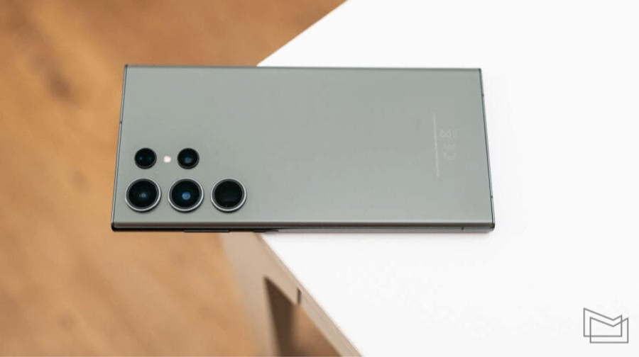 Смартфони Samsung отримають жест подвійного постукування по задній панелі