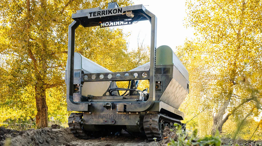 Українська IXIAN представила наземного робота з краном-маніпулятором для інженерних та логістичних задач