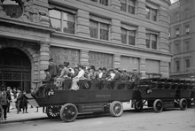 Фото дня. Seeing New York – тур на електричних автобусах у Нью-Йорку 1904 р.