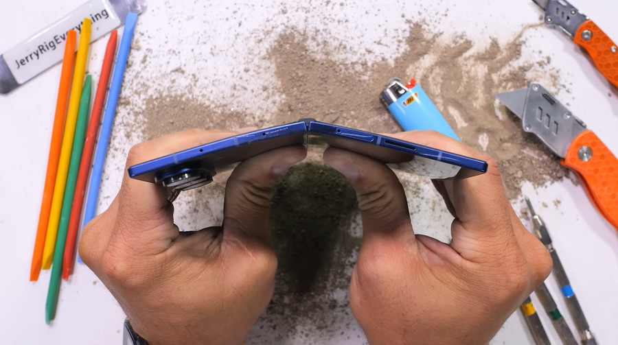 Блогер протестував Samsung Galaxy Fold 7 на міцність