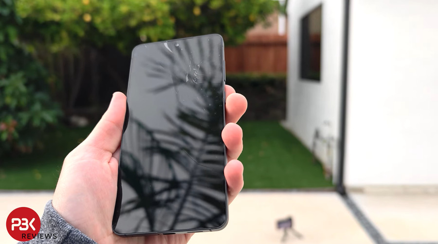 Захисне скло Gorilla Glass Ceramic 2, встановлене на Galaxy S25 Edge, тріснуло при першому тестовому падінні