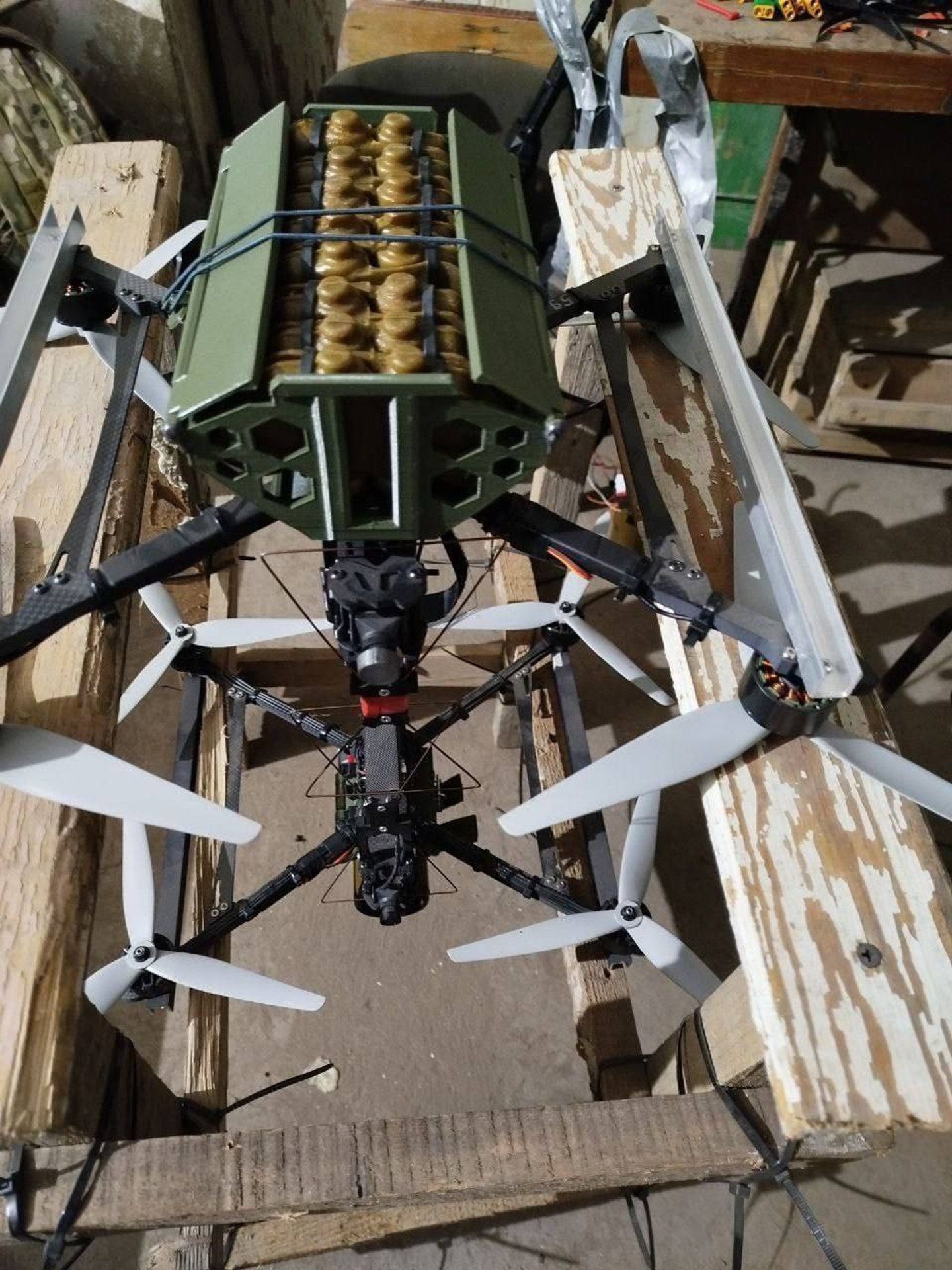 FPV із контейнером для мін