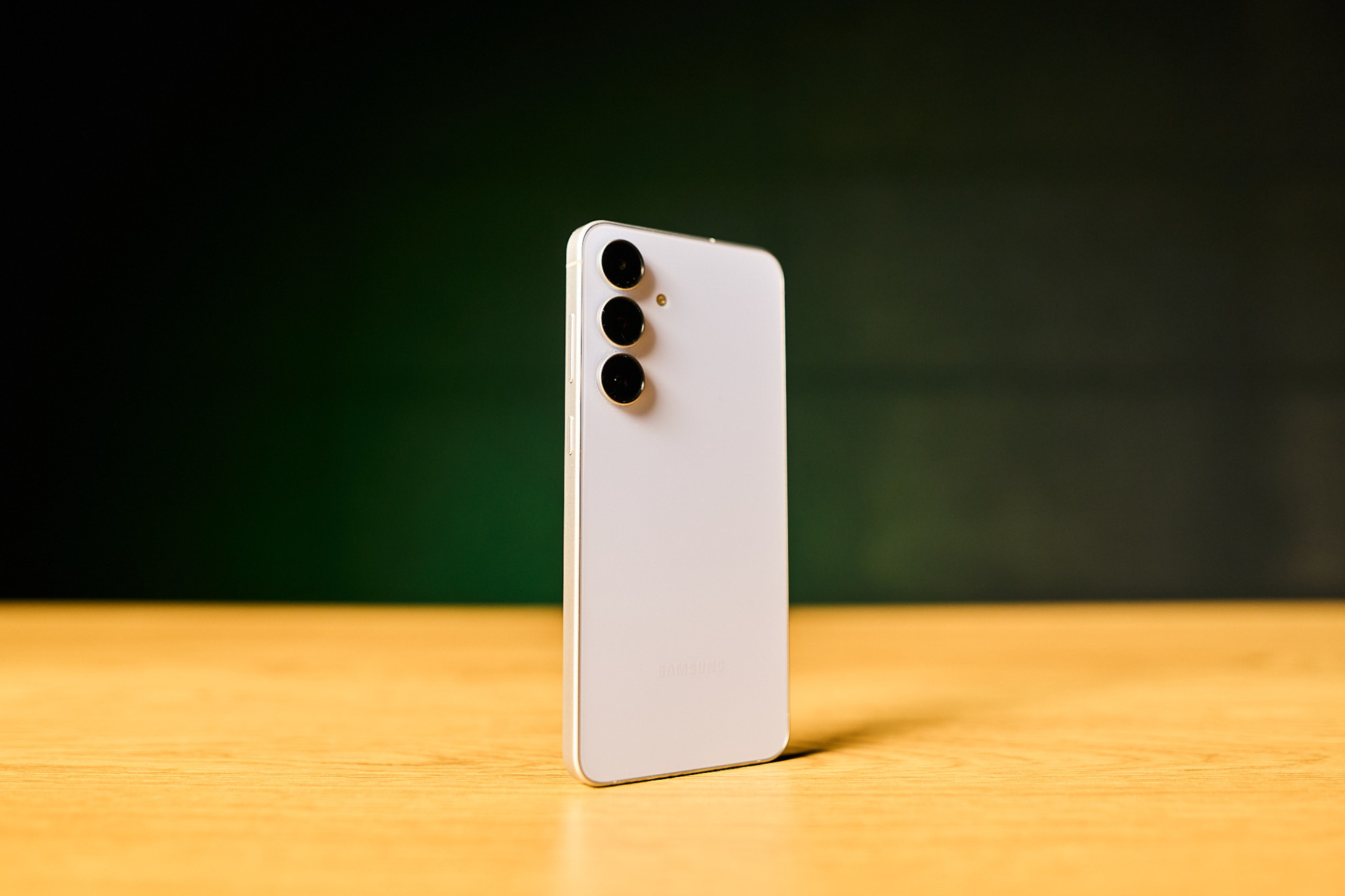 Огляд Samsung Galaxy S25 FE: дизайн та ергономічність