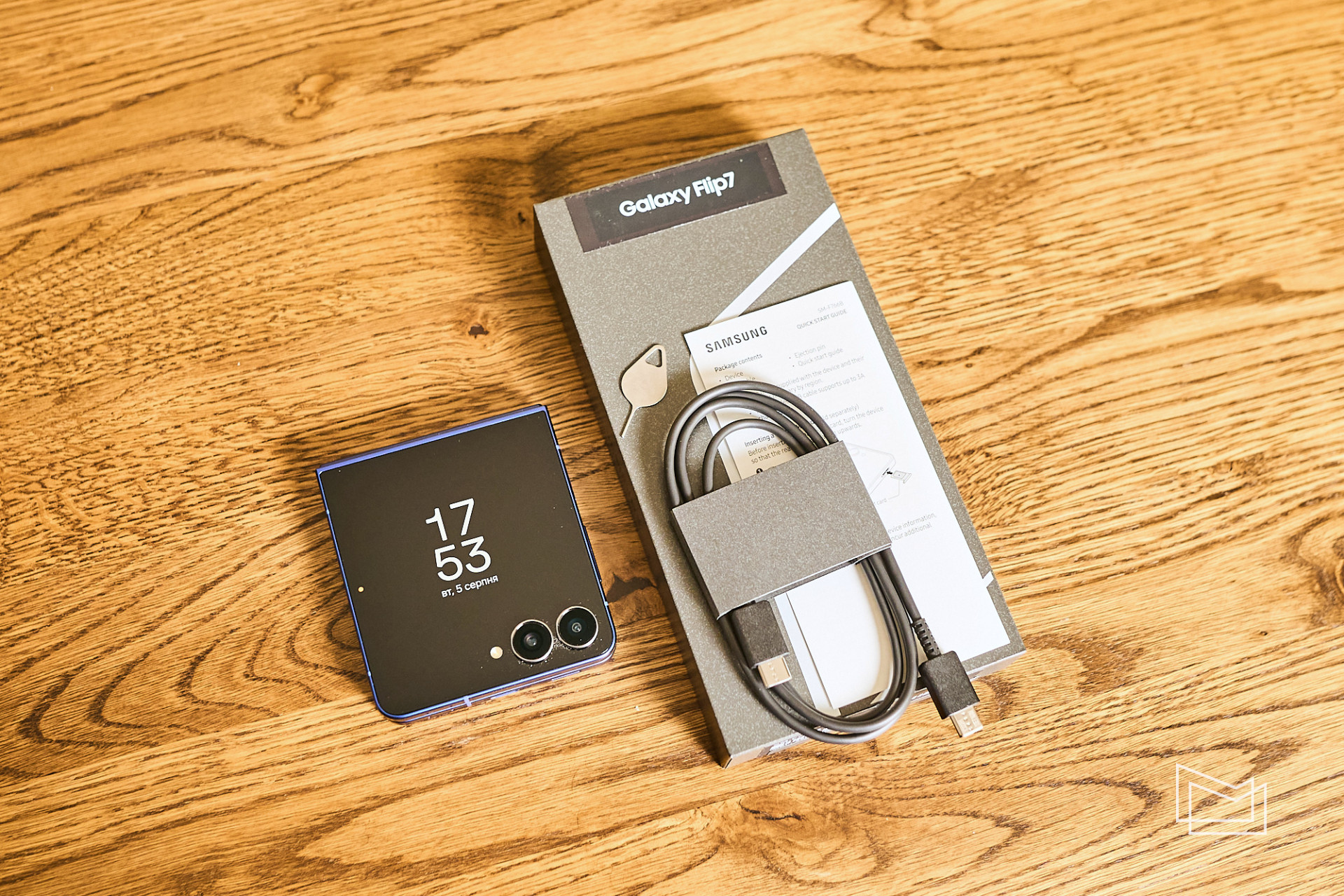 Огляд Samsung Galaxy Flip7: комплектація